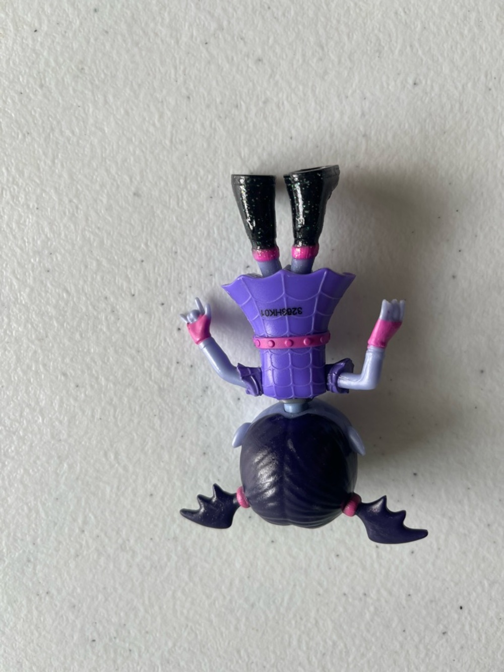 Disney Junior Vampirina Vee Hauntley 3.5" Action Figure love sign glitter dress - Picture 5 of 6